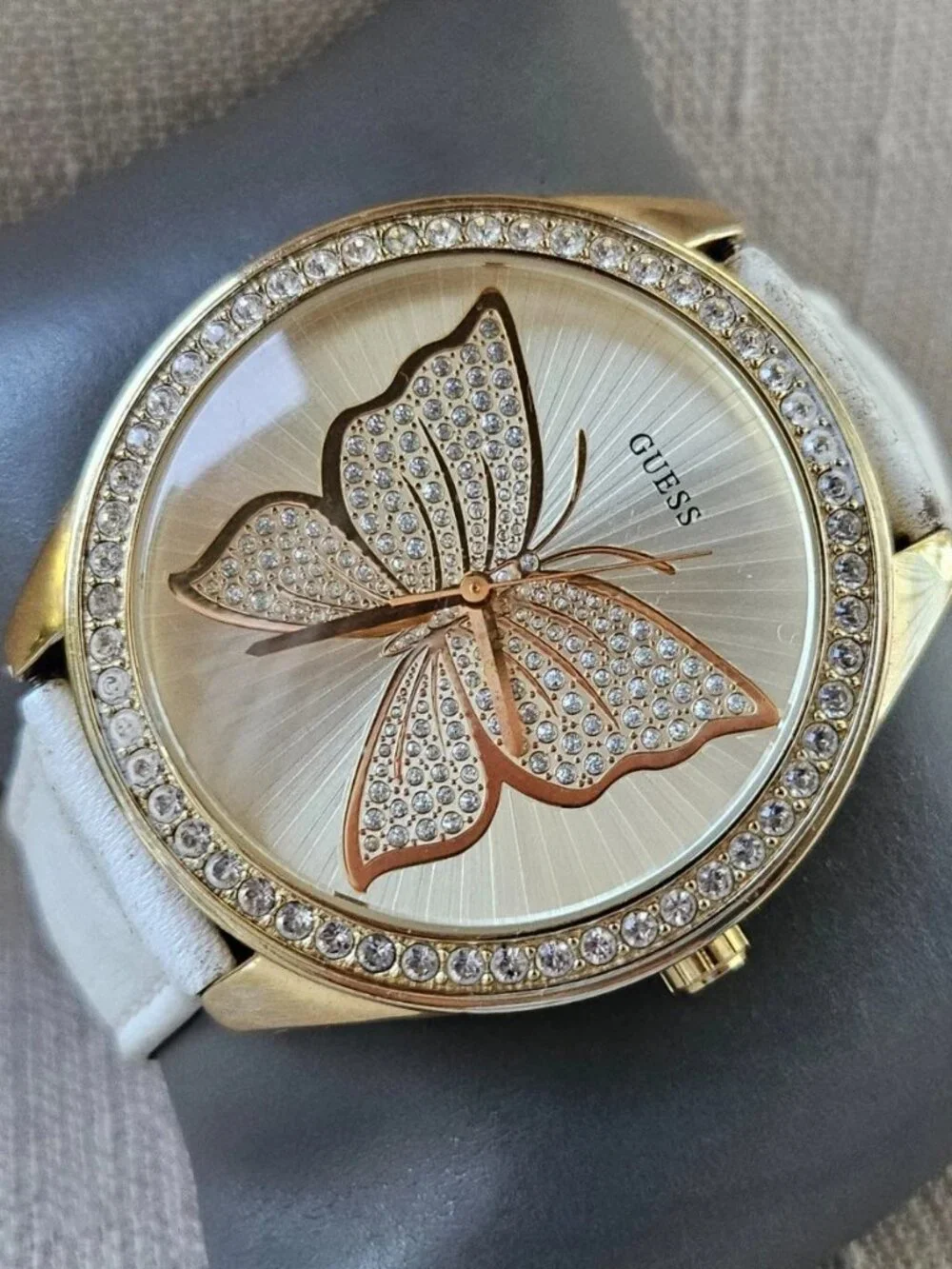 Vintage Guess Women Wristwatch Big Face Butterly Gold Tone Crystals Accent Bezel